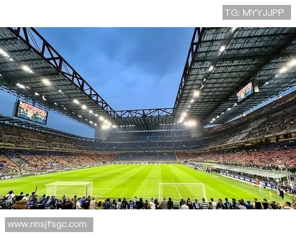 高足弓困扰下依旧闪耀绿茵的传奇足球巨星成长故事